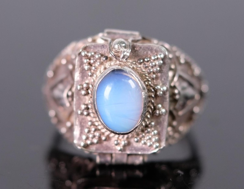 Know Details About Moonstone Jewelry
